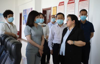 市政协副主席，市工商联主席唐世云莅临amjs澳金沙门发展石墨烯新资料专题调研座谈