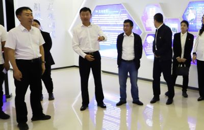 市审计局局长王宝山一行到amjs澳金沙门参观调研